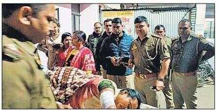 बाइक सवार बदमाशों ने किन्नर को मारी गोली, सहजनवा पुलिस ने दर्ज किया मुकदमा