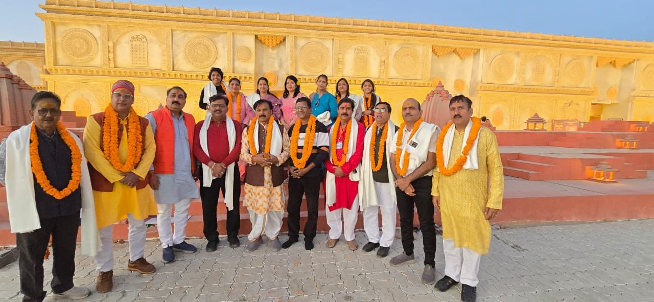 अखिल भारतीय उद्योग व्यापार मंडल के राष्ट्रीय अध्यक्ष सहित प्रदेश पदाधिकारीयों ने लगाई संगम में डुबकी