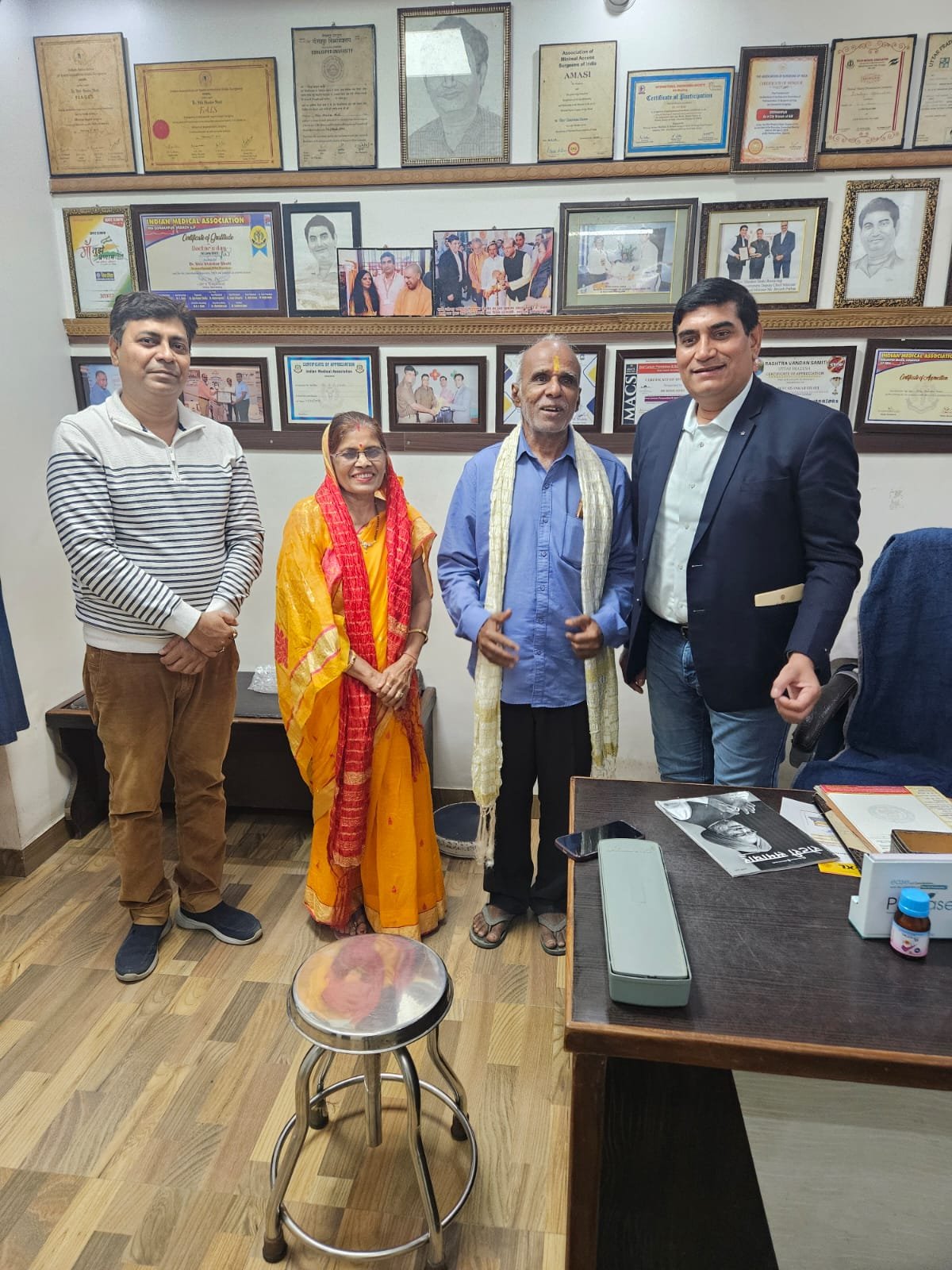 एनआरआई दम्पति ने महाकुंभ स्नान के लिए चुना गोरखपुर का रास्ता