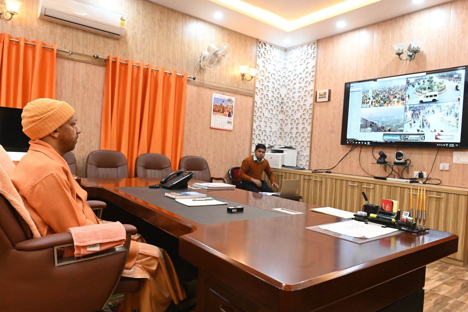 महाशिवरात्रि पर गोरखपुर से सीएम ने की मॉनीटरिंग, तड़के 4 बजे से ही कंट्रोल रूम में डटे