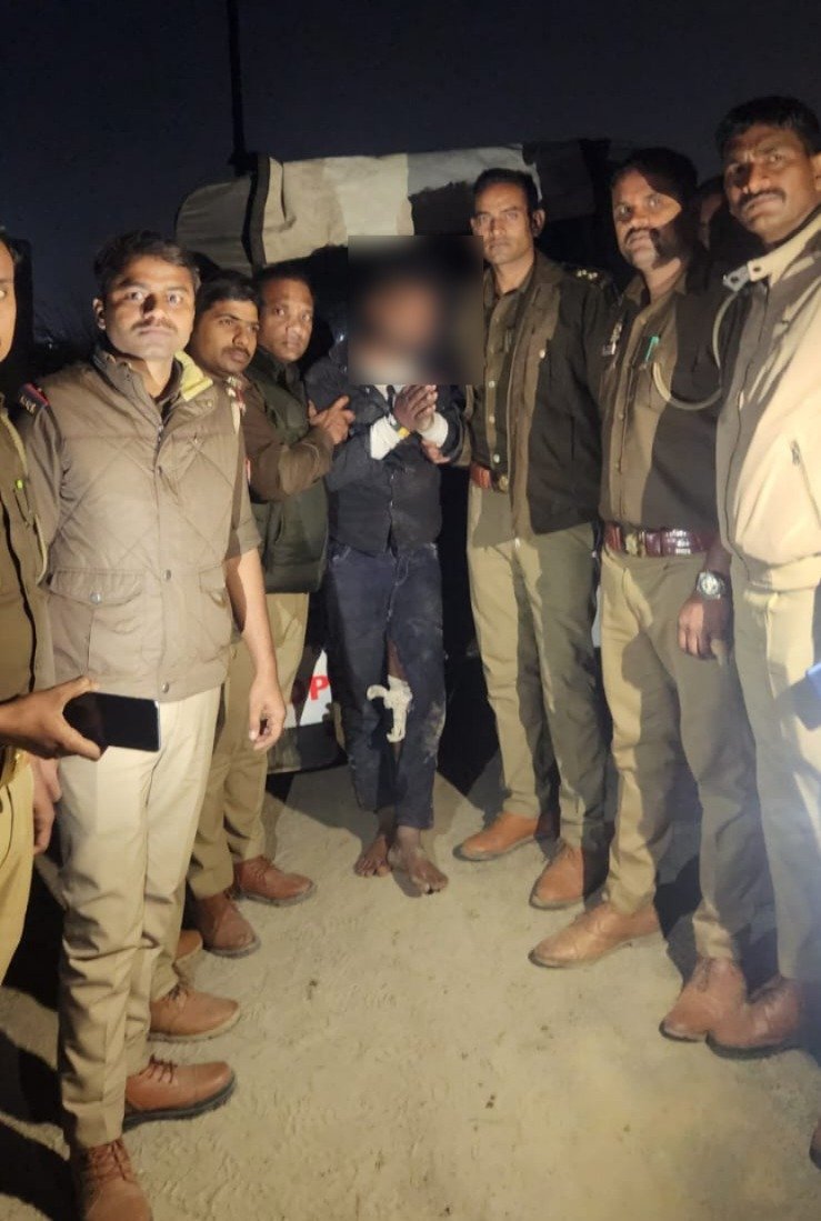 10,000 रुपये के इनामी हिस्ट्रीशीटर को पुलिस ने मुठभेड़ में दबोचा,तमंचा, कारतूस और 4 स्कूटी बरामद