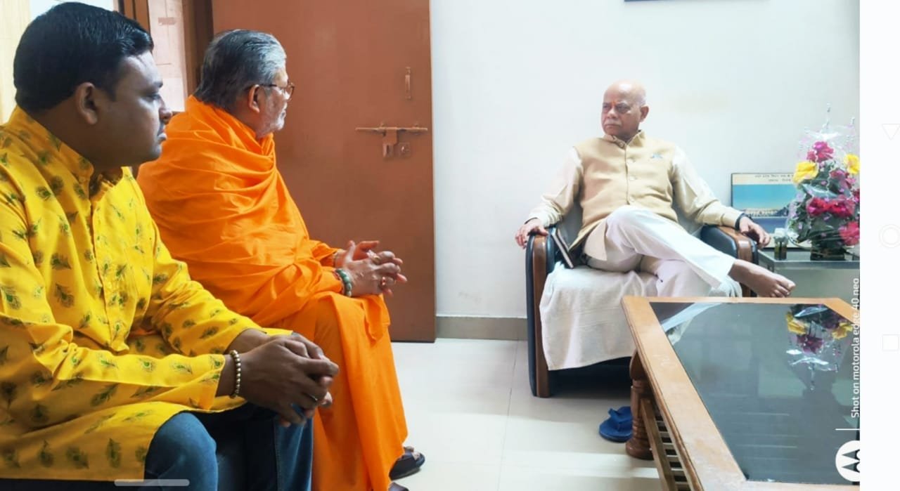 हिमाचल प्रदेश के महामहिम राज्यपाल से स्वामी आत्मबोधानंद की शिष्टाचार भेंट