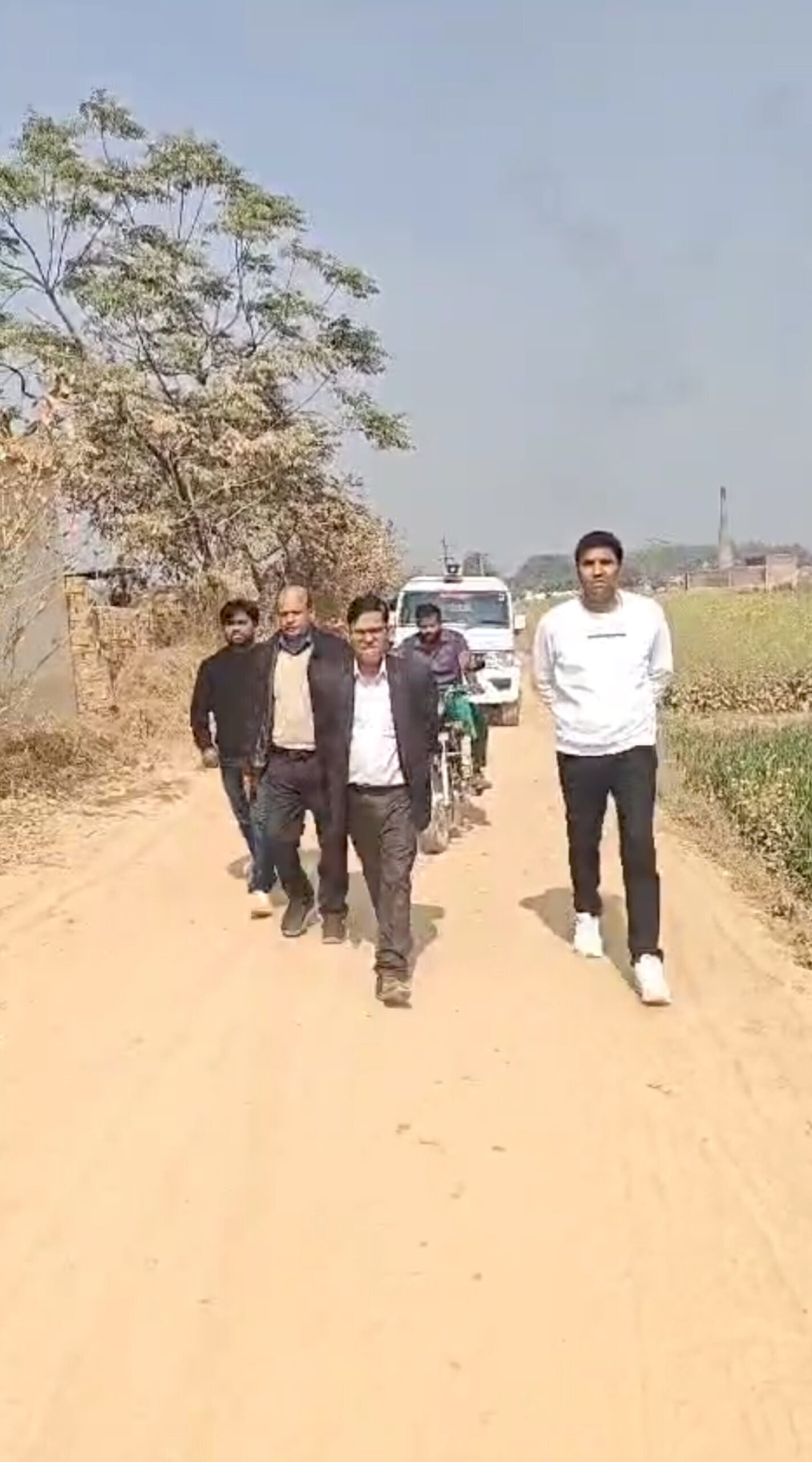 धूल प्रदूषण से जानलेवा बने ईंट भट्ठे की एसडीएम से शिकायत