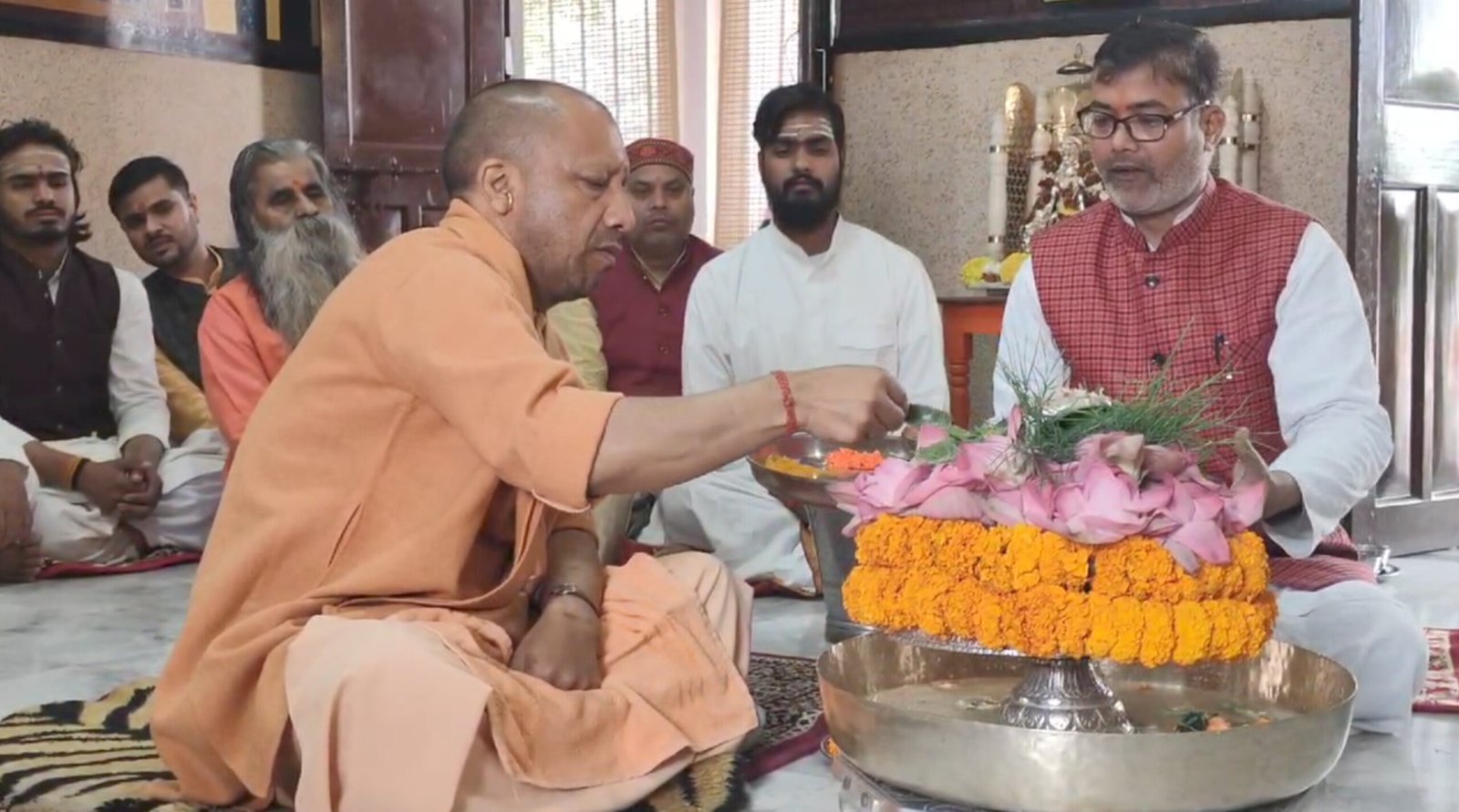 मुख्यमंत्री ने किया महाशिवरात्रि के अवसर पर रुद्राभिषेक