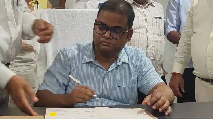 जिलाधिकारी ने 10 एसडीएम 3 तहसीलदार का किया तबादला