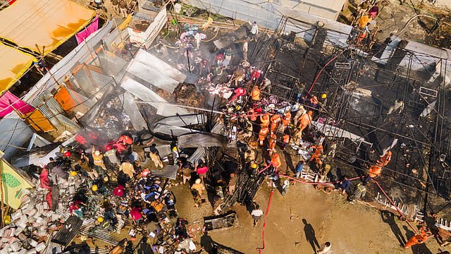 महाकुंभ मेला क्षेत्र में फिर लगी आग, टेंट से उठीं ऊंची लपटें, फायर ब्रिगेड की टीम ने आग पर पाया काबू