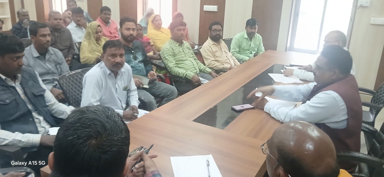 अधूरे विकास कार्यो पर विफरे बीडीओ