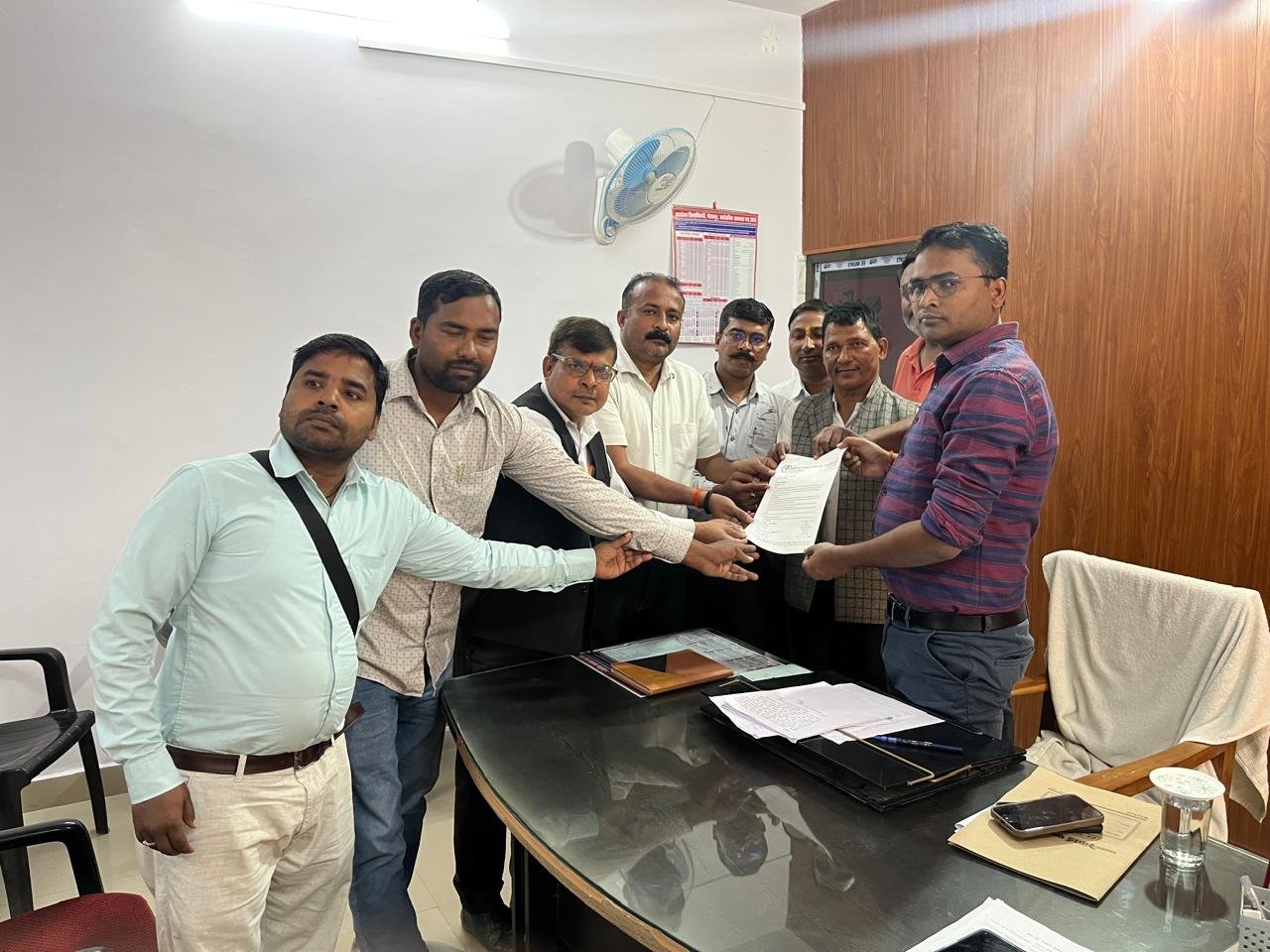 प्रदेश में हो रही पत्रकारों की हत्या अभद्रता और पुलिस उत्पीड़न को लेकर पत्रकारों ने मुख्यमंत्री को पांच सूत्री मांग पत्र के साथ ज्ञापन सौंपा