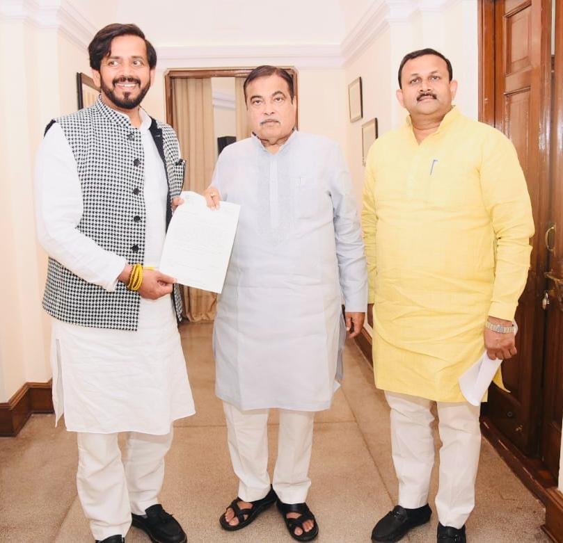 सीएम के पहल पर सहजनवा में बनेगा फ्लाईओवर, केन्द्रीय मंत्री से मिले सासंद व विधायक