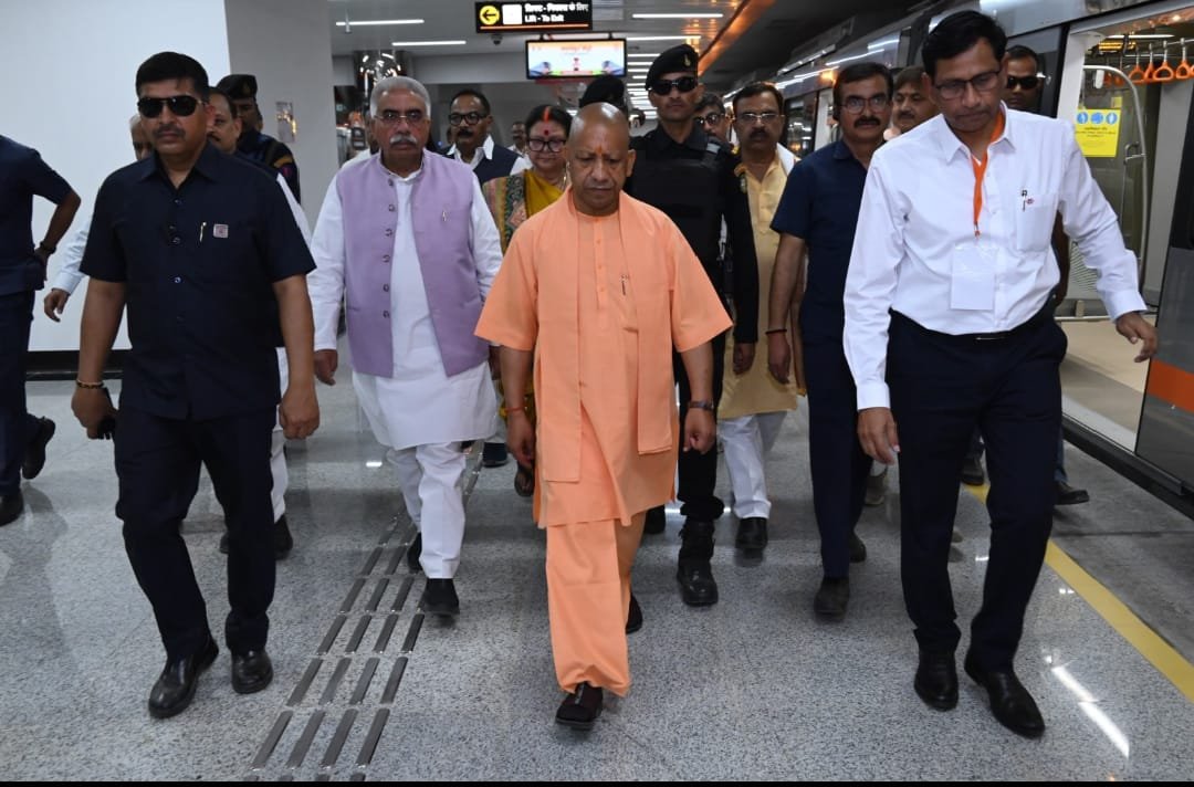 मुख्यमंत्री ने कानपुर में प्रगति कार्यों का किया निरीक्षण