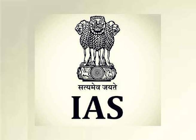 सीएम योगी भ्रष्टाचार पर सख्त,अब तक लगभग 12 आईएएस अधिकारियों को किया निलंबित