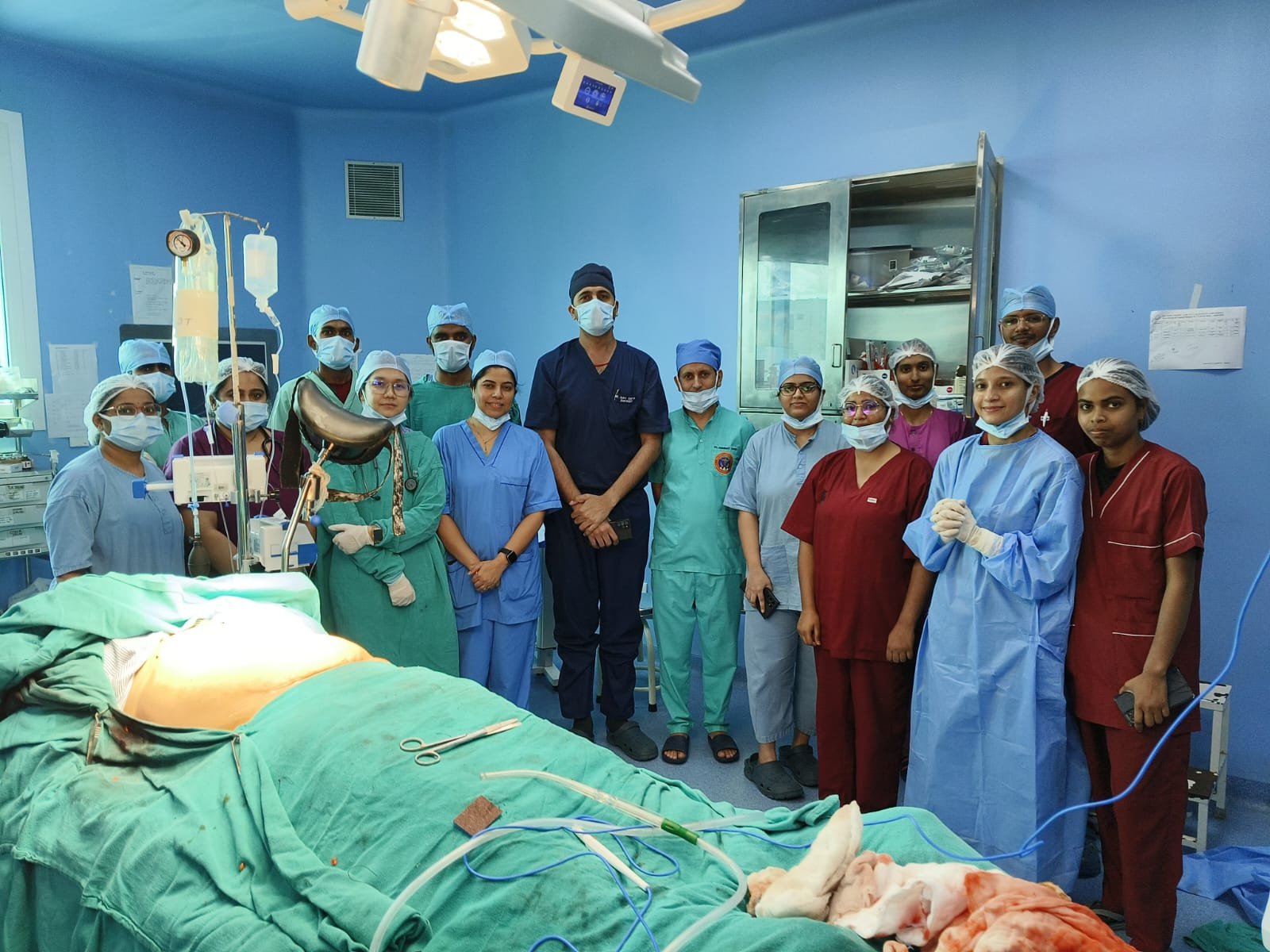 एम्स गोरखपुर में चिकित्सा की नई उपलब्धि: पहली बार सफल लेफ्ट एड्रेनलेक्टोमी और CUSA तकनीक से लिवर रिसेक्शन सर्जरी