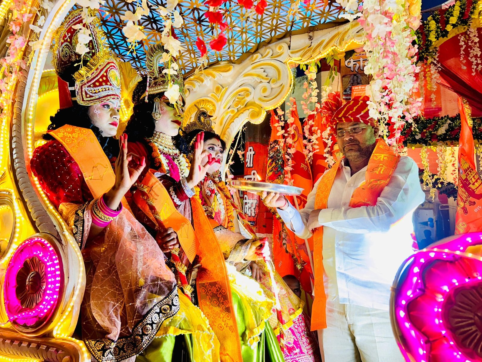 प्रभु श्रीराम का जन्मोत्सव मनाते हुए कस्बे में धूमधाम से निकली रथ यात्रा