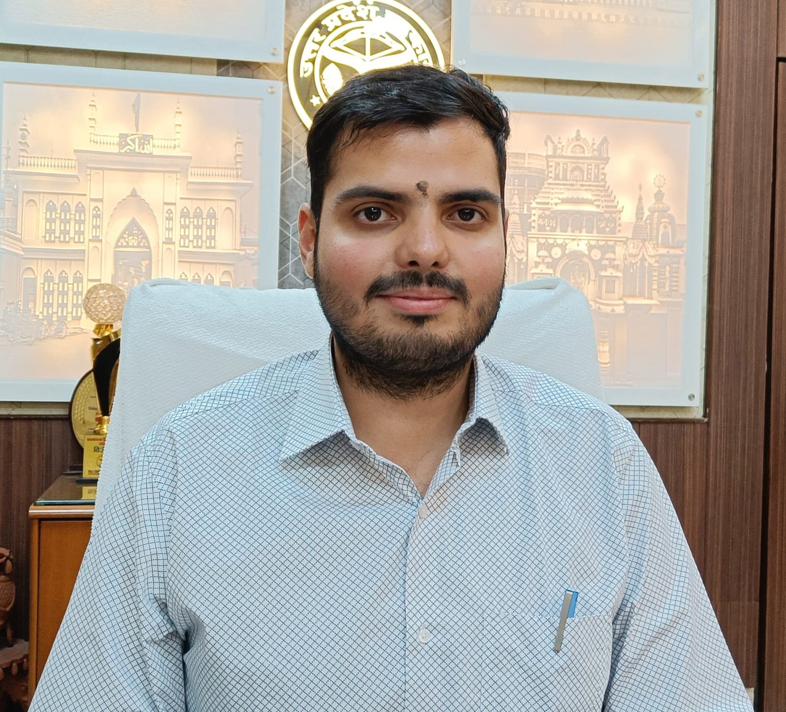 शाश्वत त्रिपुरारी सीडीओ का पद भार किए ग्रहण