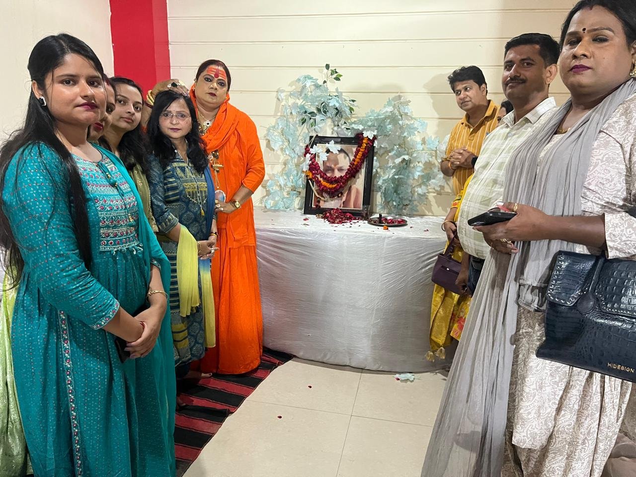 डॉ एसएन पाठक को श्रद्धांजलि देने के लिए उमड़े लोग