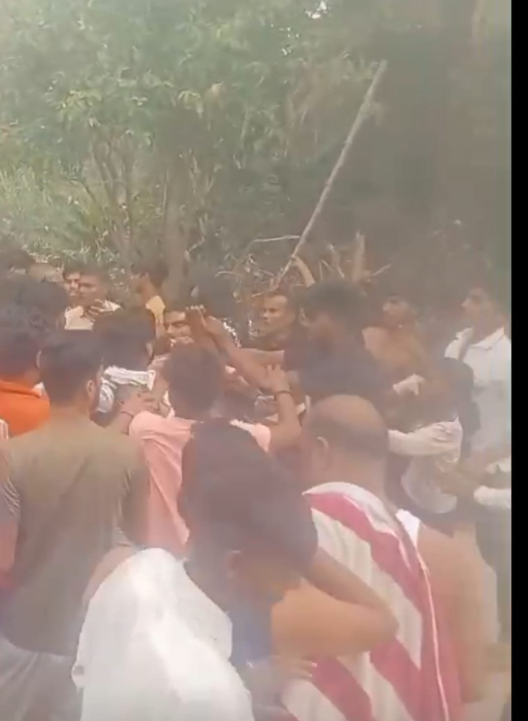 बच्चों के विवाद में दो पक्षों में चटकी लाठियां कई घायल