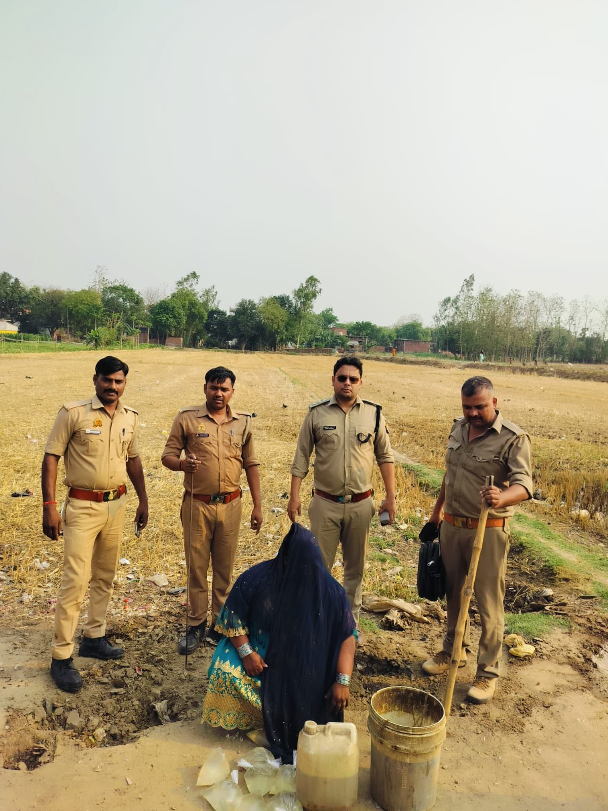झंगहा थानाक्षेत्र में दर्जनों जगहों पर फलफूल रहा है कच्ची जहरीली शराब कारोबार