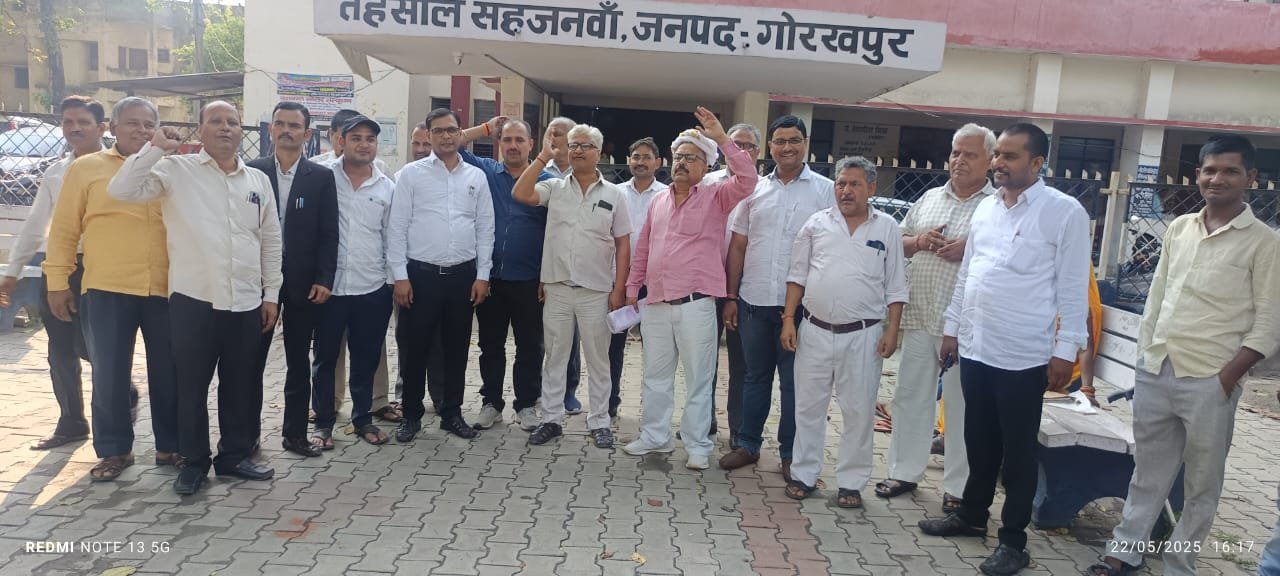 एसडीएम के खिलाफ आक्रोशित अधिवक्ताओं ने किया प्रदर्शन