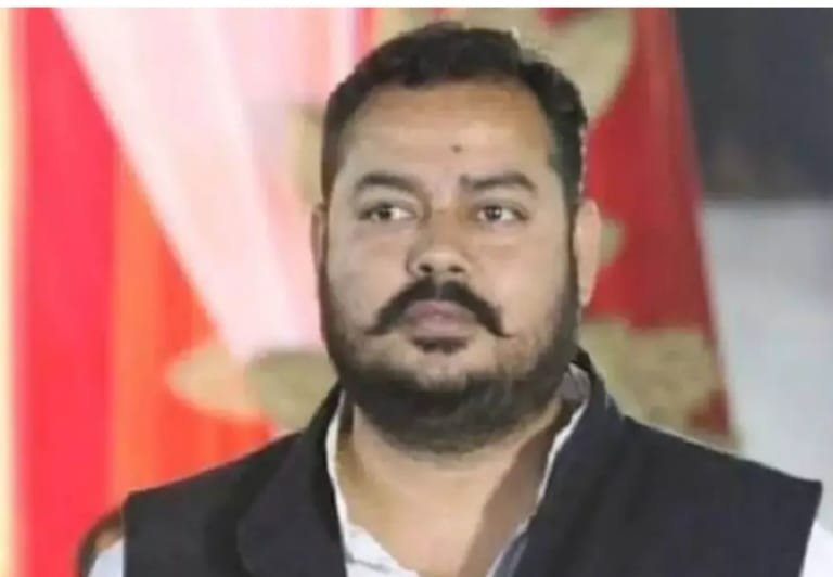 माफिया सुधीर की तलाश में, पुलिस की छापेमारी जारी