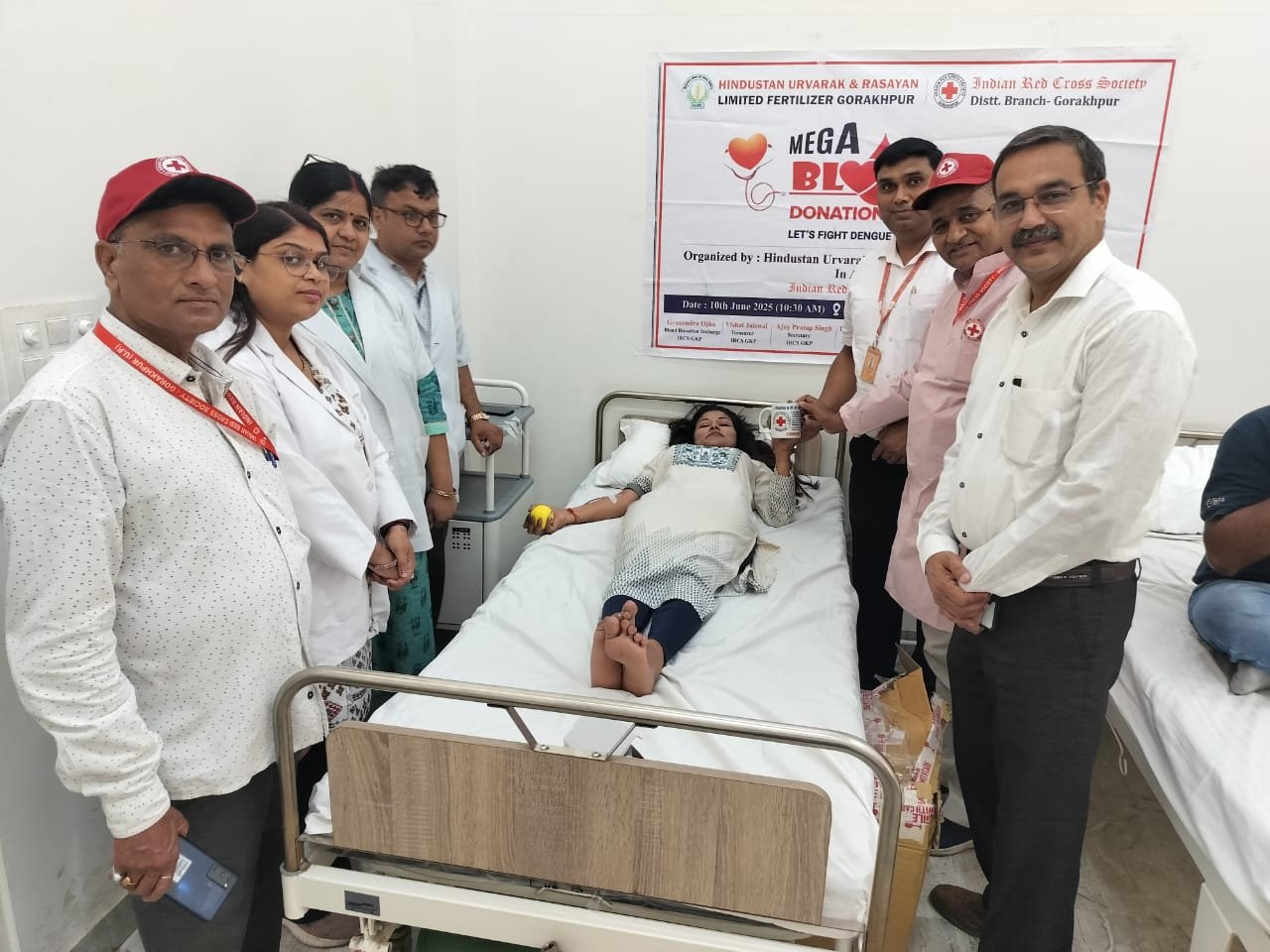 रेडक्रॉस एवं खाद कारखाना के रक्तदान शिविर में 45 महादानियों ने किया रक्तदान