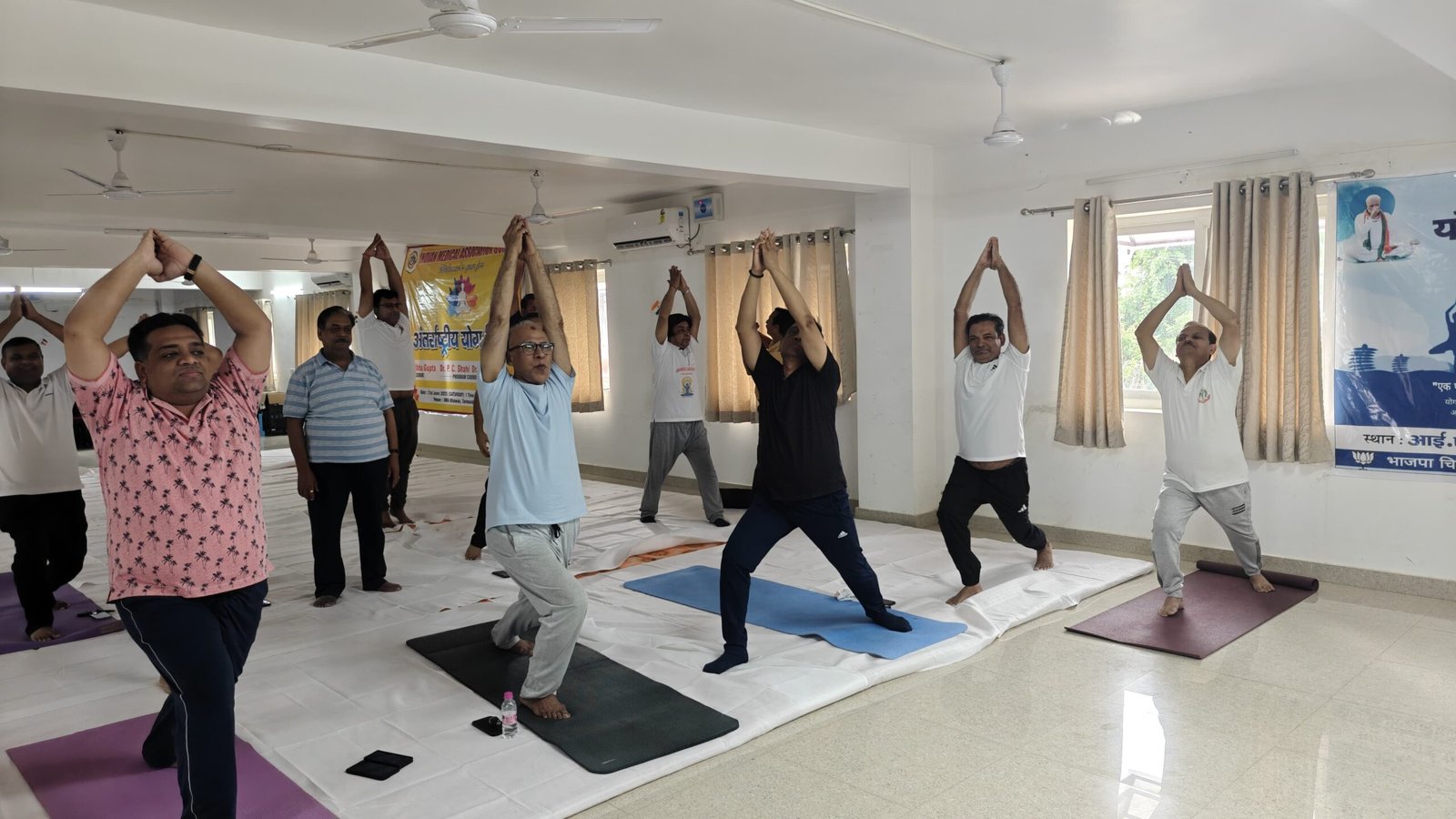 चिकित्सकों ने दिया योग के माध्यम से निरोग रहने का संदेश