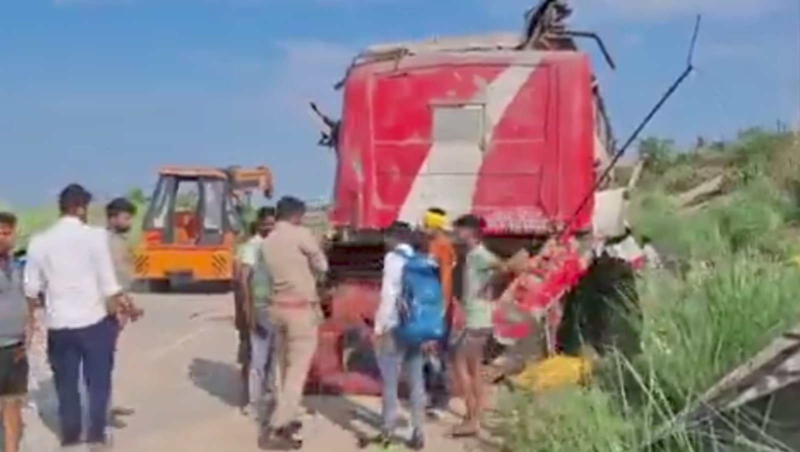 उत्तर प्रदेश – आगरा एक्सप्रेस वे पर दिखा रफ्तार का कहर