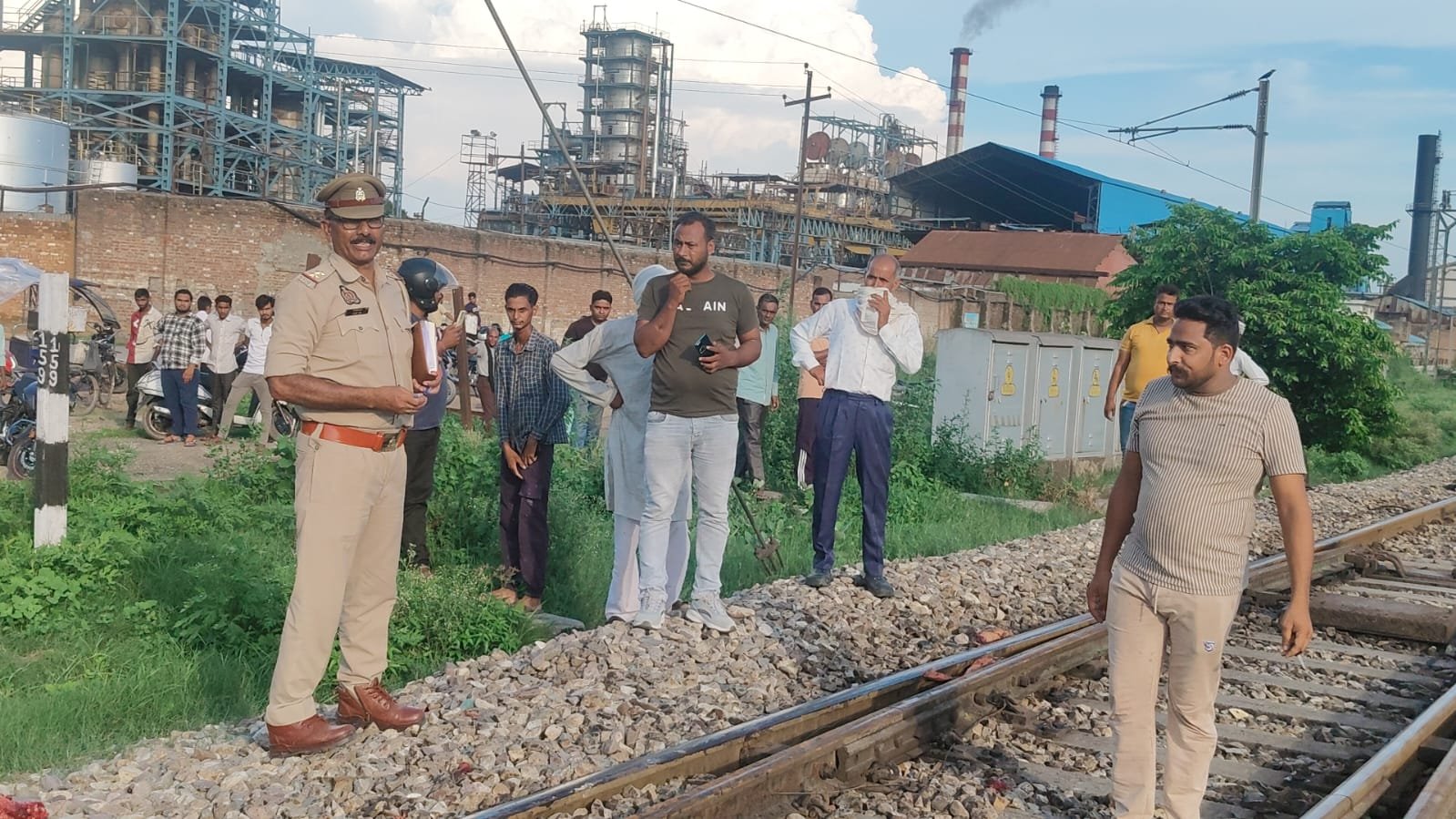 रिश्तेदारी में आई वृद्ध महिला की ट्रेन की चपेट में आने पर दर्दनाक मौत