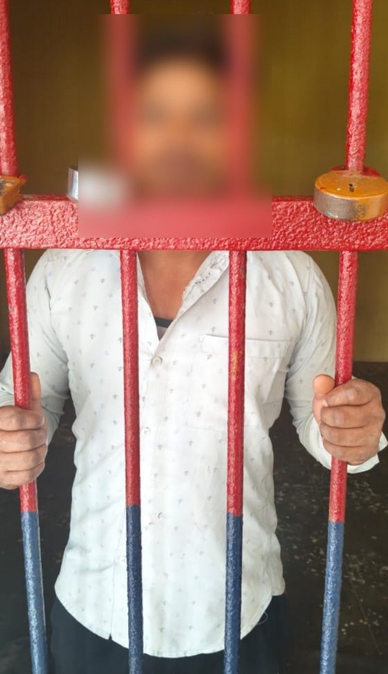 हत्याकांड का खुलासा, नाबालिग अपराधी गिरफ्तार, कुल्हाड़ी और मोटरसाइकिल बरामद
