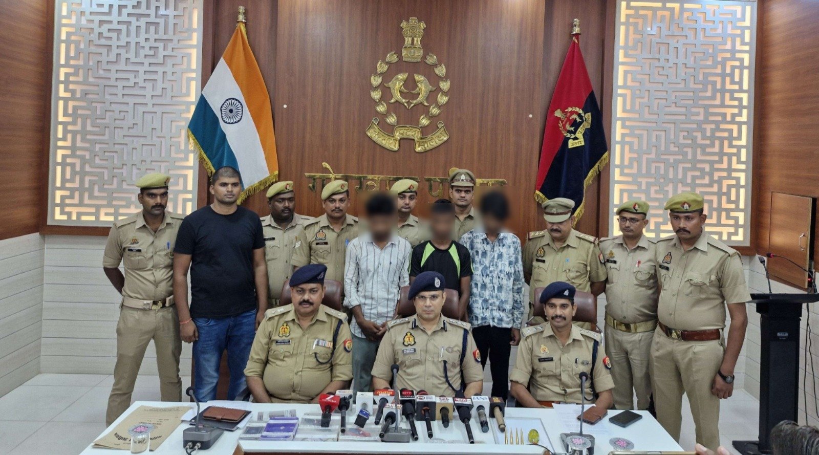 तीन शातिर चोर गिरफ्तार, लाखों के आभूषण और नगदी बरामद