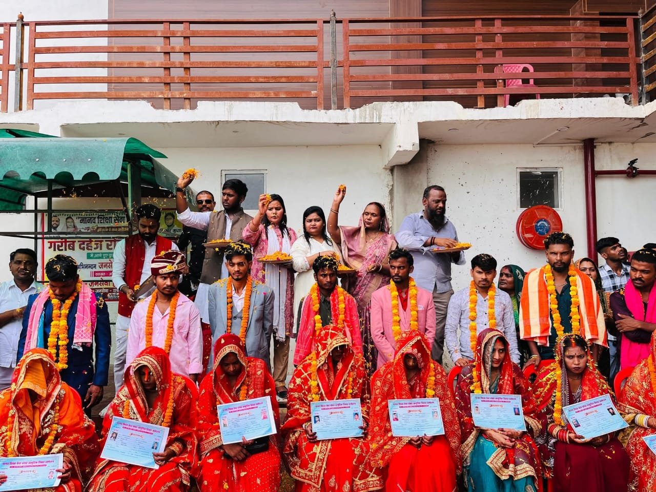 28 जोडो़ ने गृहस्थ जीवन में रखा कदम हुए एक दूजे के