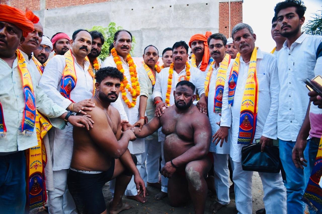भारत केशरी रामेश्वर ने बलिया के अर्जुन को किया चित, जीता एक लाख का इनाम, सिधुआपार विराट दंगल
