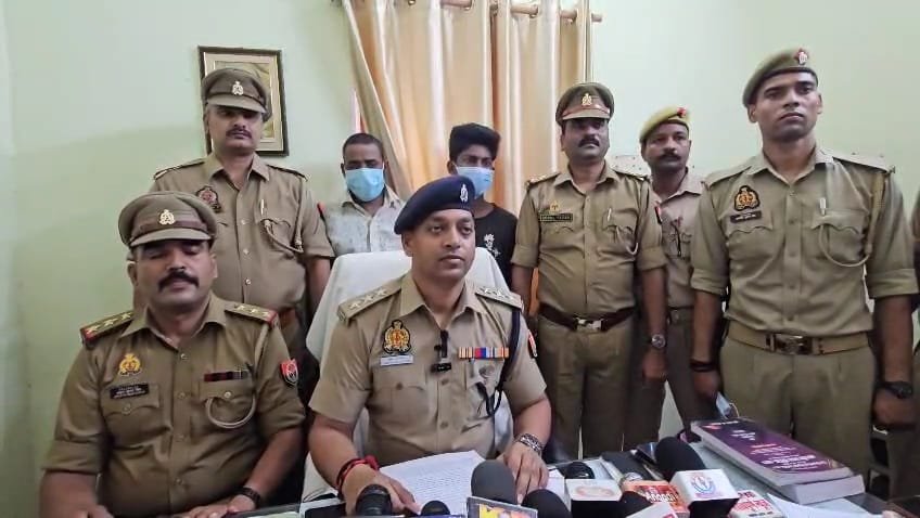 यात्रियों का मोबाइल लूटने वाले गिरोह के दो सदस्यों को जीआरपी पुलिस ने किया गिरफ्तार