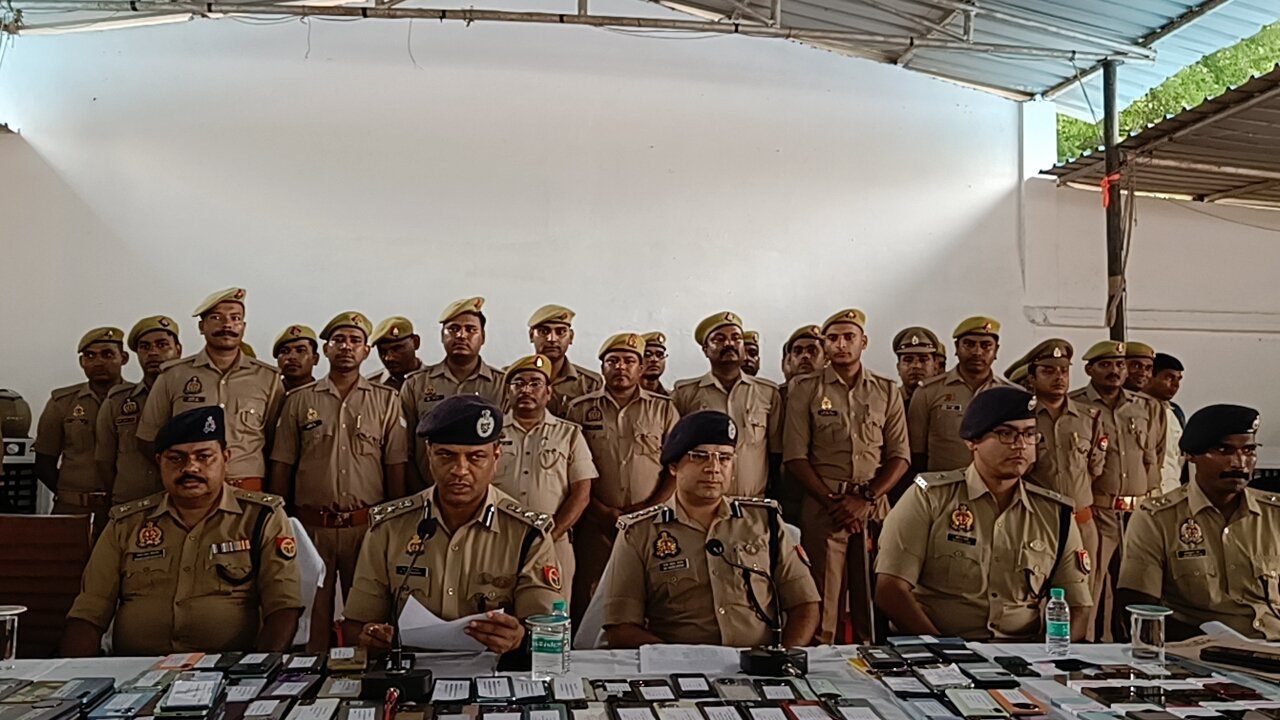 डीआईजी रेंज खोए गए 753 मोबाइल किए वितरण