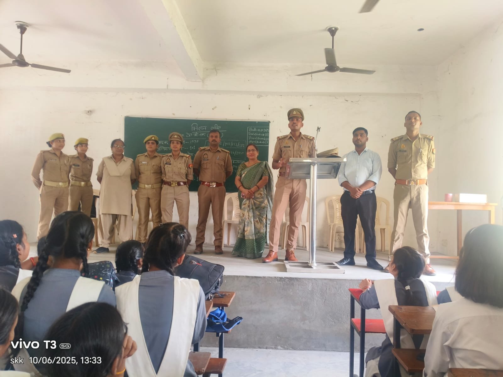 कमला सिंह बालिका स्कूल में मिशन शक्ति टीम ने 400 छात्राओं को किया जागरूक