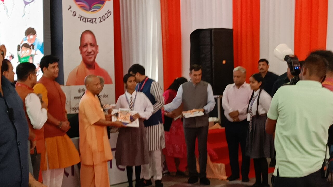 सीएम योगी की बच्चों से अपील- स्मार्टफोन की जगह अच्छी पुस्तकों में करें अपने समय का निवेश