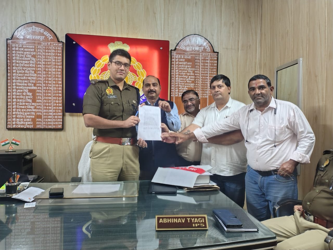 अमित बघेल पर दर्ज करें एफआइआर, सिंधी समाज ने दी तहरीर, सिंधी सभा के अध्यक्ष राजेश नेभानी के नेतृत्व में एसपी सिटी से मिले लोग