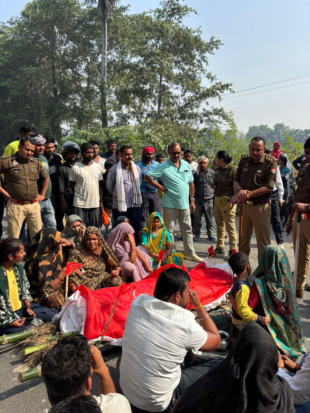 लेबर अड्डे पर चला जागरूकता अभियान