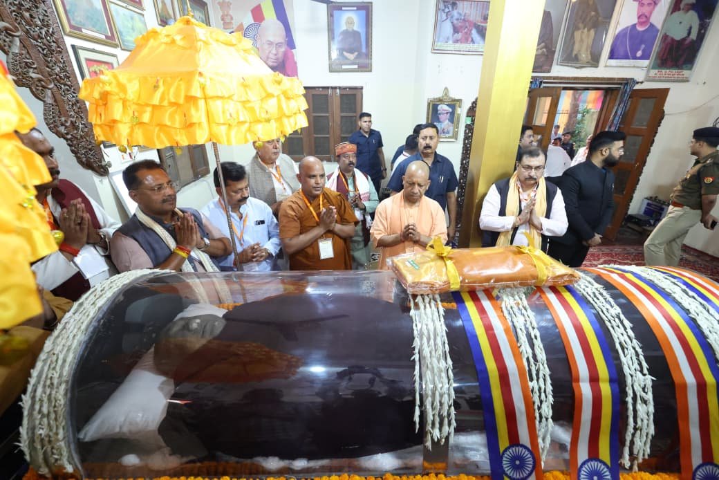 बौद्ध धर्मगुरु भदंत ज्ञानेश्वर को सीएम योगी ने दी श्रद्धांजलि