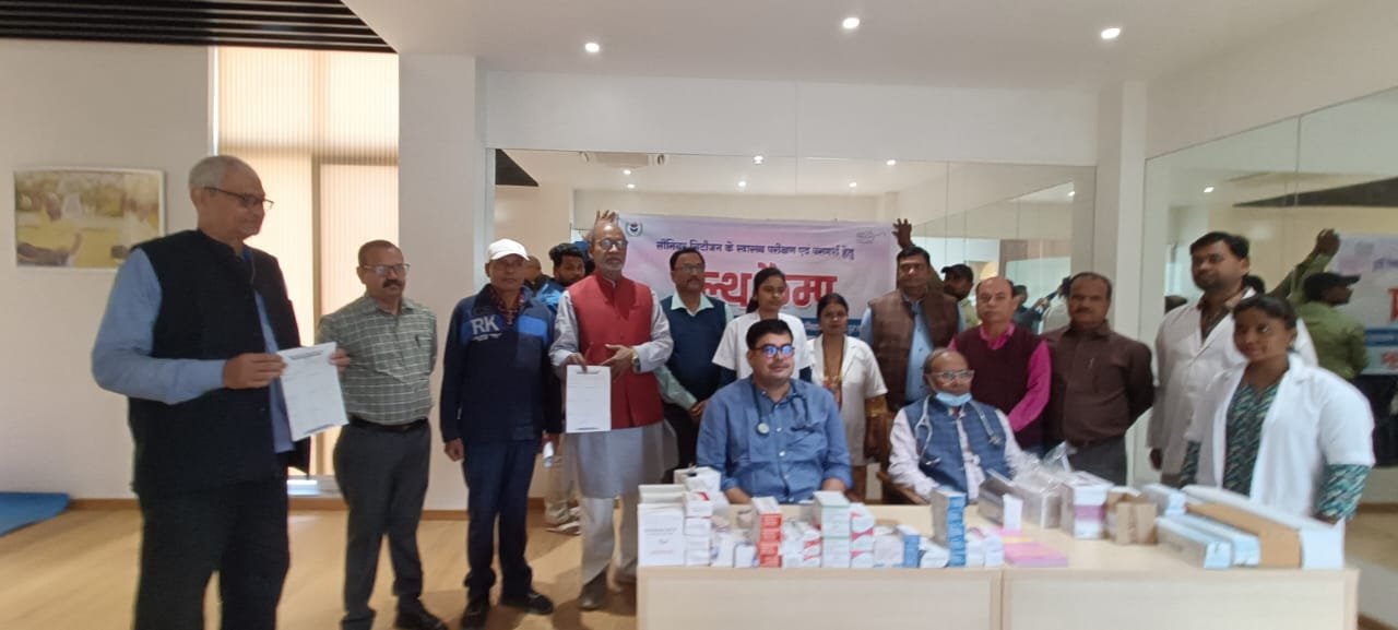 सीनियर सिटीजन केयर सेंटर सिविल लाइंस में लगा हेल्थ कैंप,