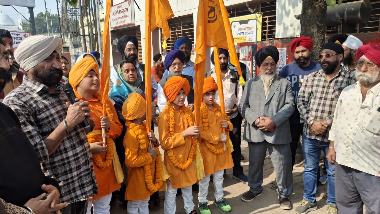 वाहिगुरू जप गुरु तेग बहादुर को किया नमन