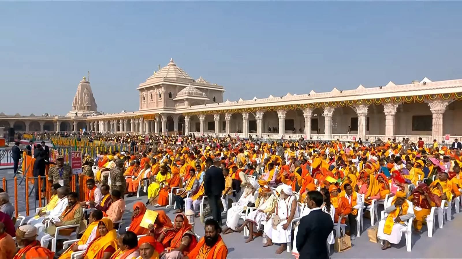 अयोध्या धाम में मर्यादा पुरुषोत्तम भगवान श्री राम के भव्य मंदिर पर ध्वजारोहण एक यज्ञ