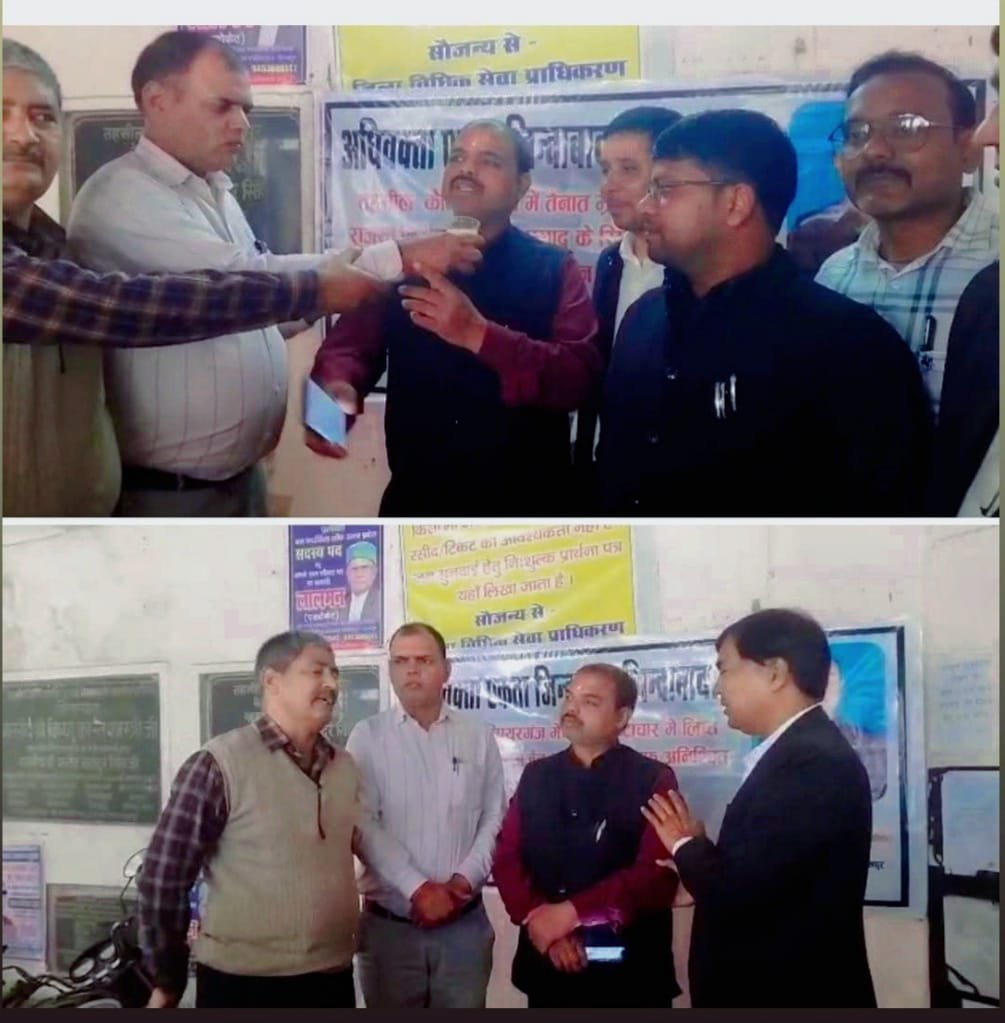 राजस्व निरीक्षक के विरुद्ध अधिवक्ता का धरना