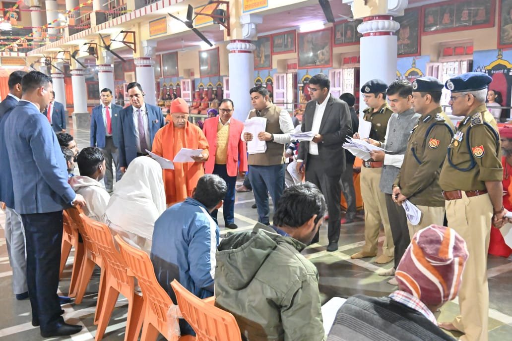 बिना चिंता कराएं इलाज, सरकार करेगी भरपूर आर्थिक मदद : सीएम योगी