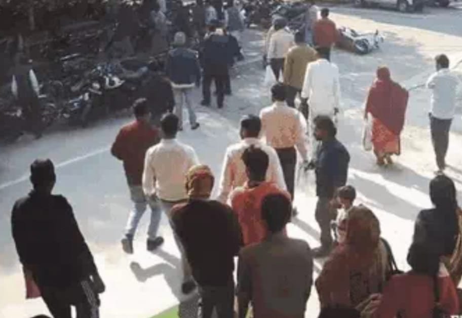 कैंसर हॉस्पिटल परिसर में तेज रफ्तार का कहर: बेकाबू बोलेरो ने 16 गाड़ियां रौंदी, ड्राइवर हिरासत