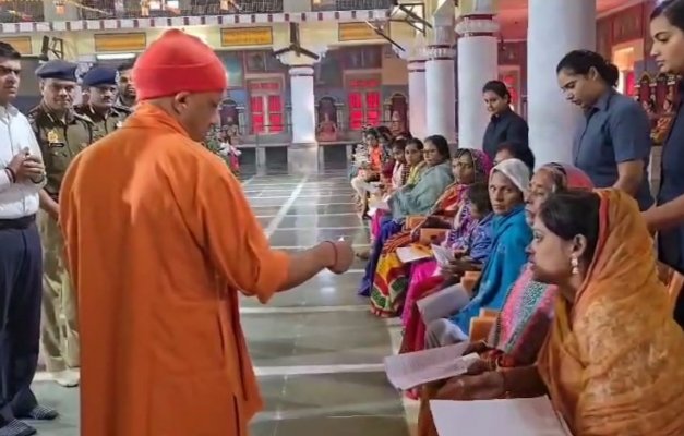 जरूरतमंद को मिलेगा आवास, बिटिया की शादी में होगी मदद : सीएम योगी