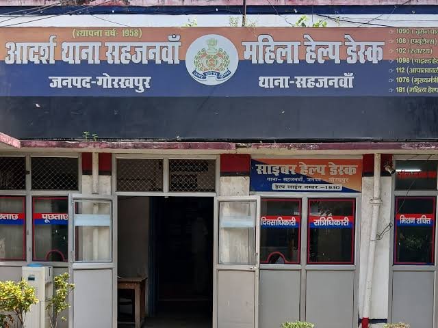 दरवाजे के सामने खड़ी कोयला लदी पिकअप चोरी, सीसीटीवी में चोरों की तस्वीर कैद