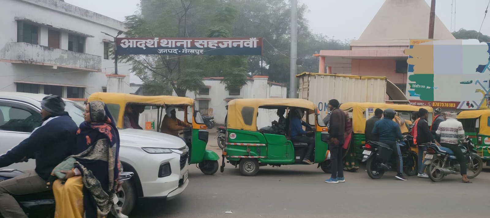 पुलिस की नाक के नीचे ऑटो चालकों का जमावड़ा, रोजाना लग रहा जाम