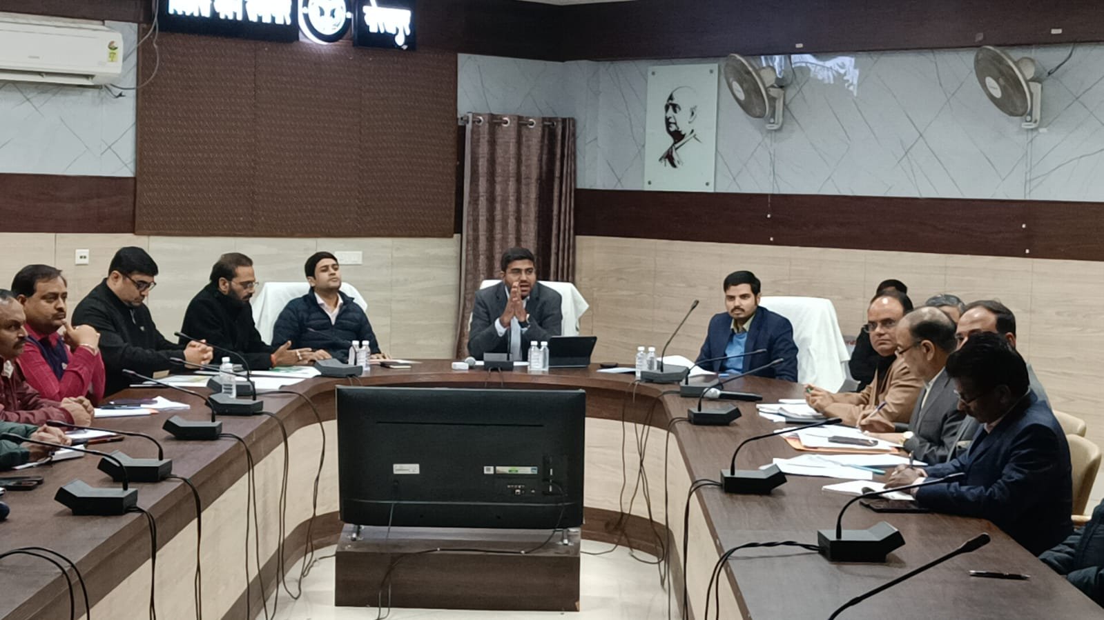 गोरखपुर महोत्सव 2026 की तैयारियों की समीक्षा बैठक सम्पन्न, डीएम दीपक मीणा ने दिए आवश्यक निर्देश
