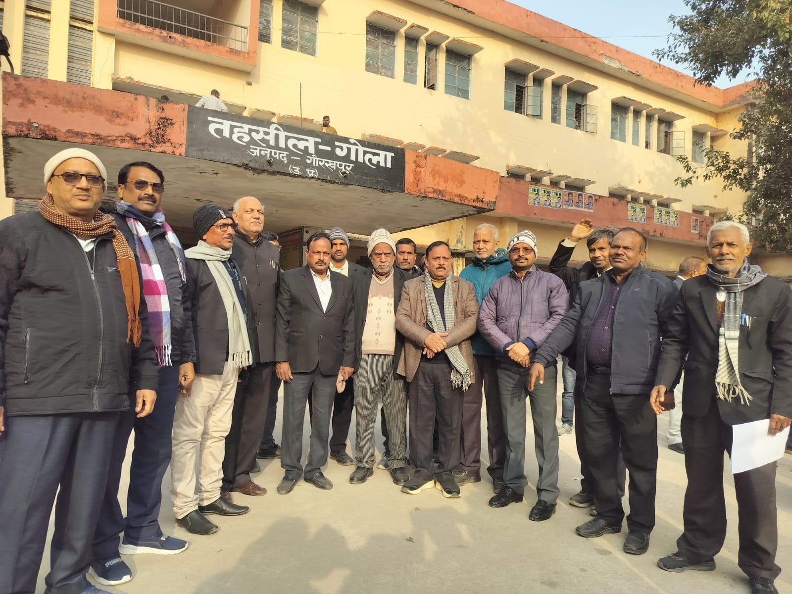 बांसगांव न्यायालय से नही हो सका 7हजार फाइलो का स्थानांतरण:सिविल कोर्ट की भूमी के लिए जिलाधिकारी से मिलेगा गोला बार एसोसिएशन