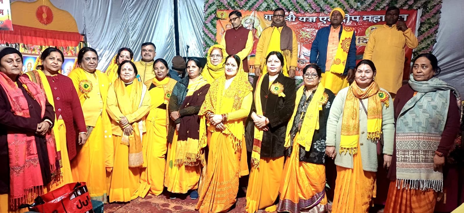 महिला मंडल द्वारा पंचकुंडीय गायत्री महायज्ञ एवं दीपयज्ञ का आयोजन